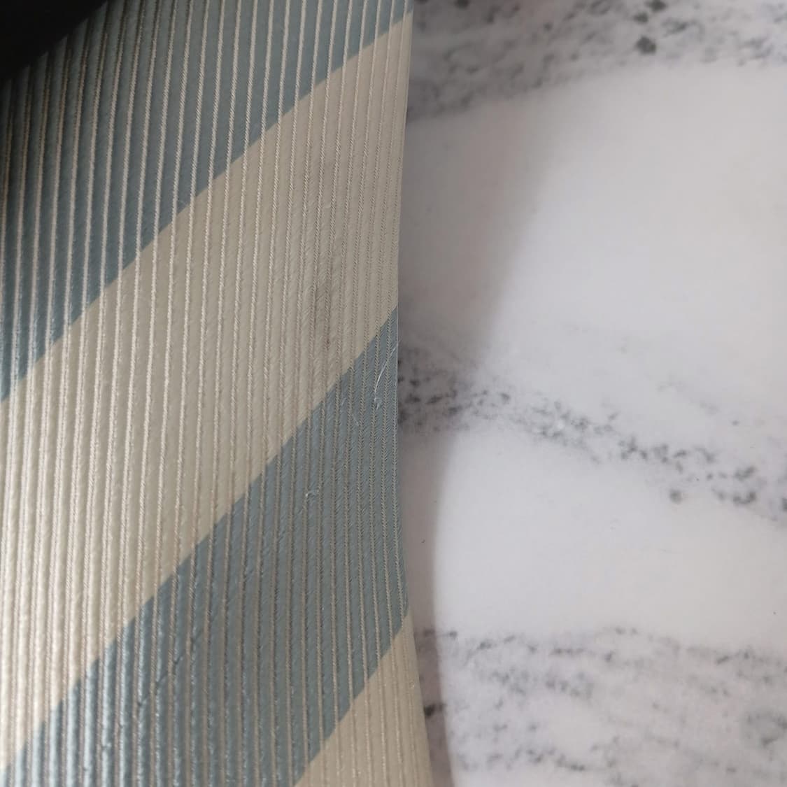 지안프랑코 페레 실크 블루 스트라이프 넥타이 9cm B등급 E910
 상품이미지6