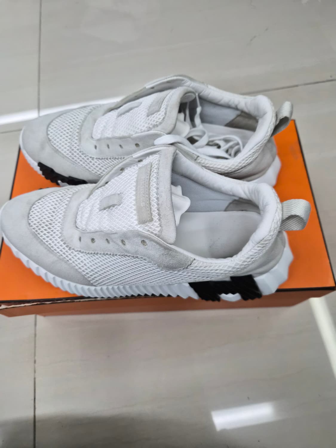 42.5) 에르메스 바운싱 스니커즈 팝니다 상품이미지1