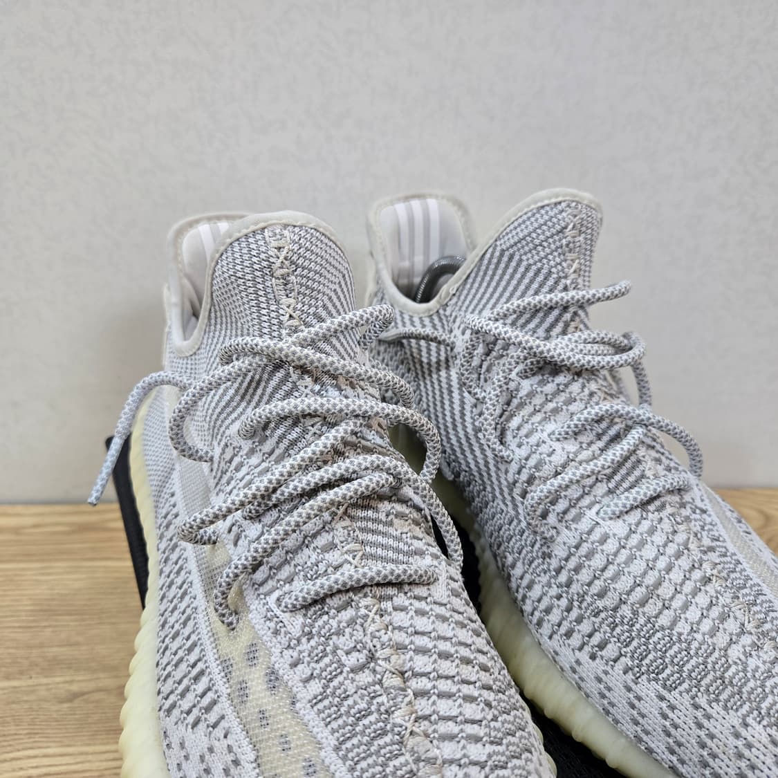 290 아디다스 이지부스트 350v2 스테틱 화이트 상품이미지6