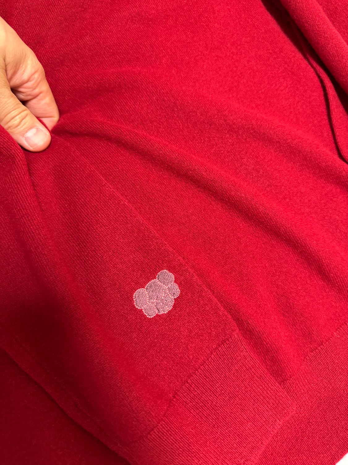 유니클로 KAWS 캐시미어니트 레드(새상품) 상품이미지4