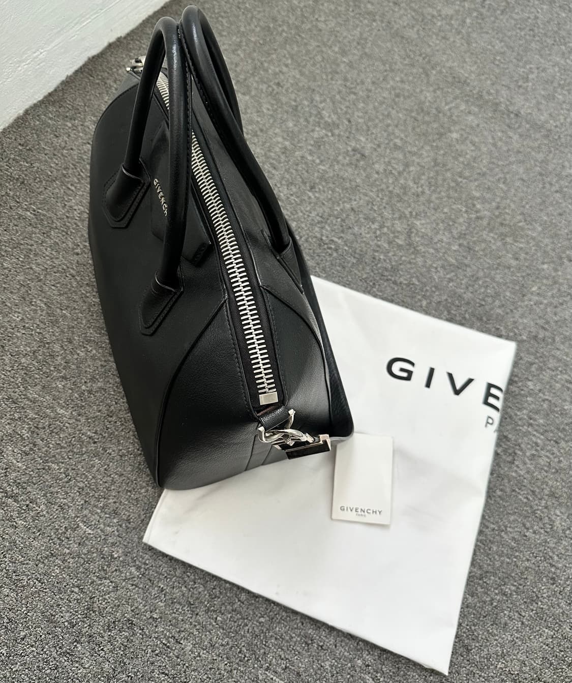 지방시 안티고나 블랙 토트백 상품이미지3