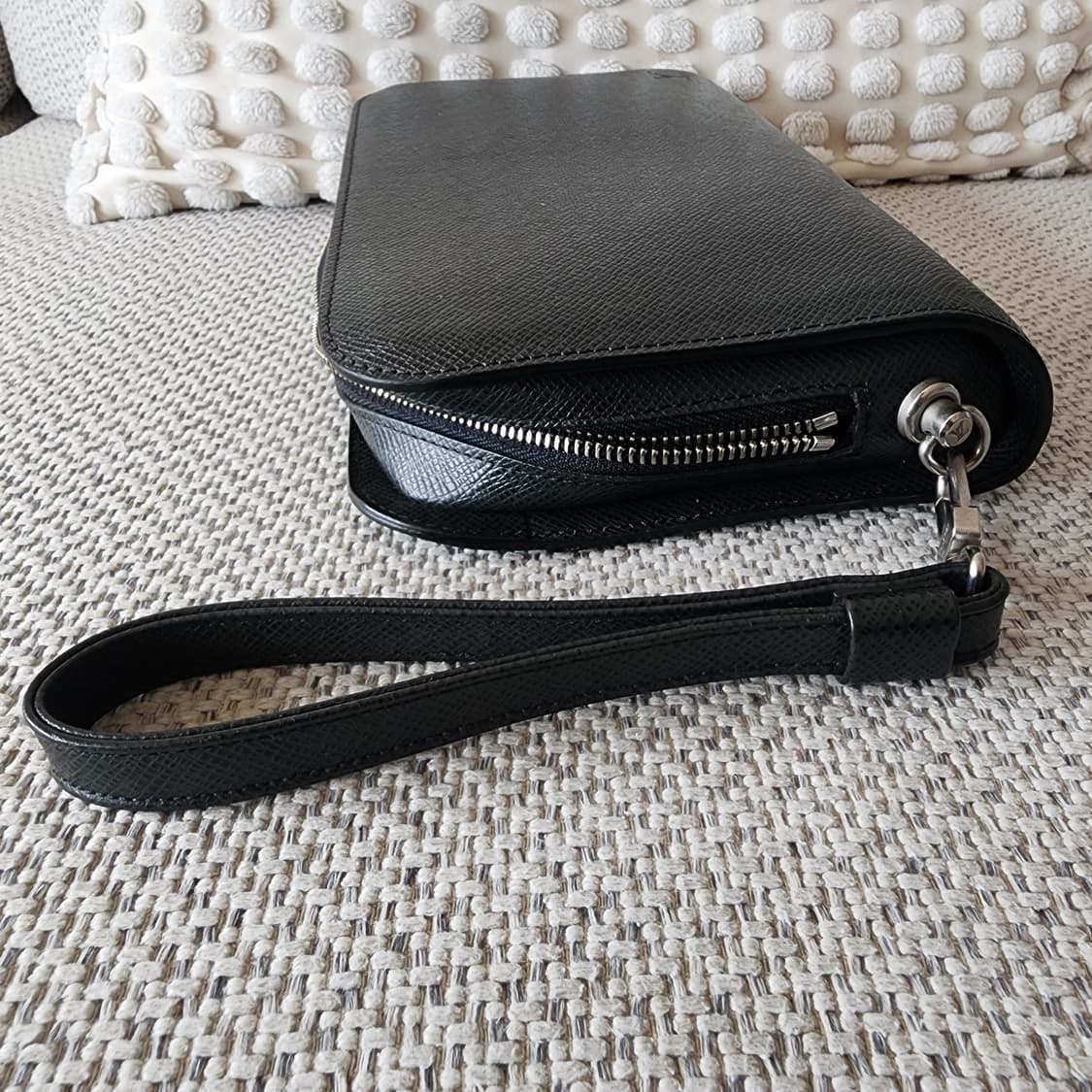 정품 루이비통 타이가 포쉐트 바이칼 클러치 세컨백 블랙 상품이미지9