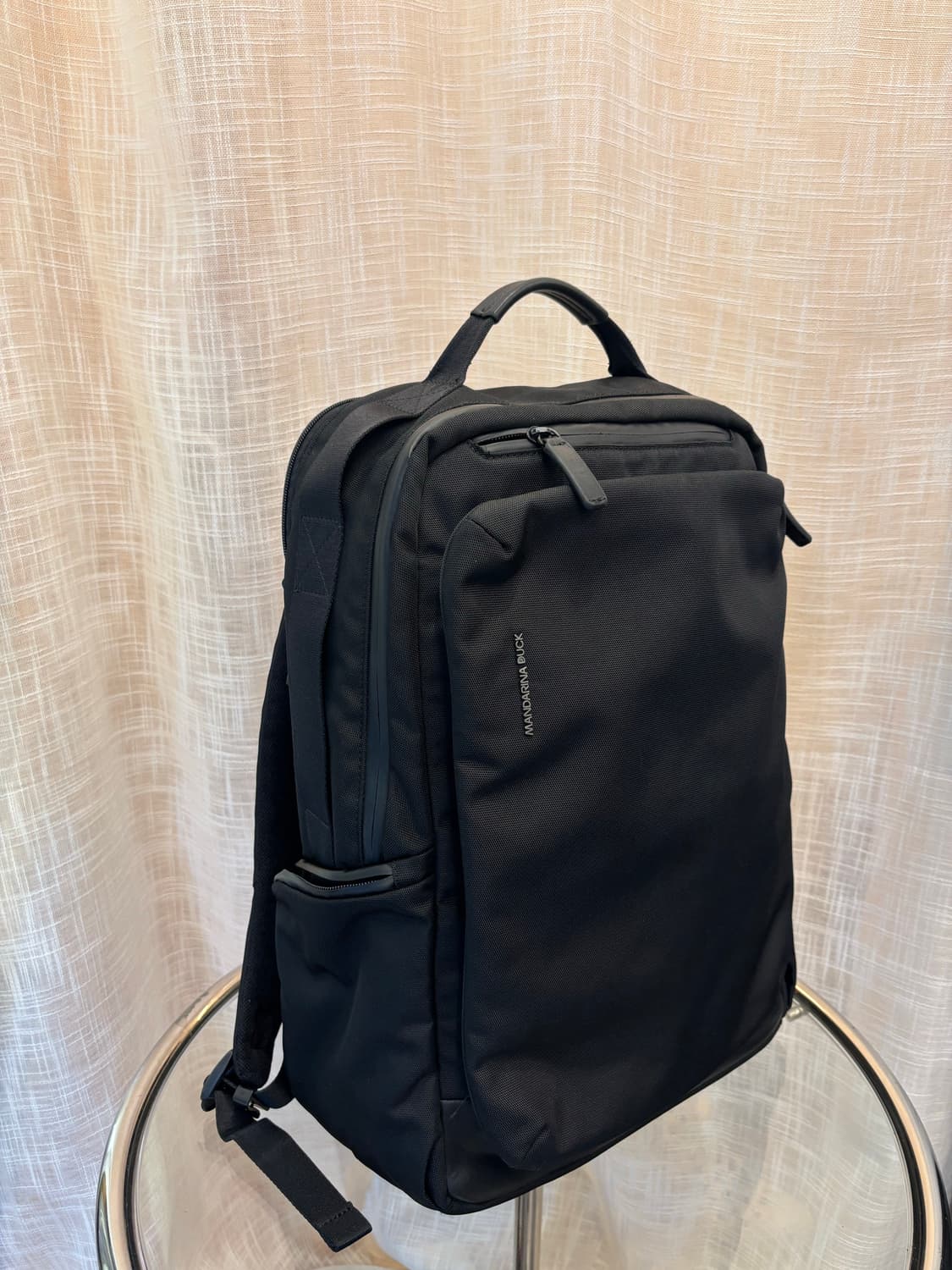 정품 만다리나덕 블랙 백팩     상품이미지2