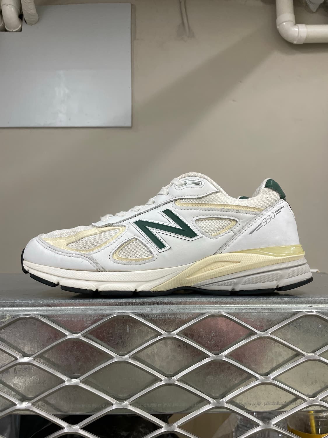 뉴발란스 990v4 USA 화이트 그린 270 (gr-4834) 상품이미지1