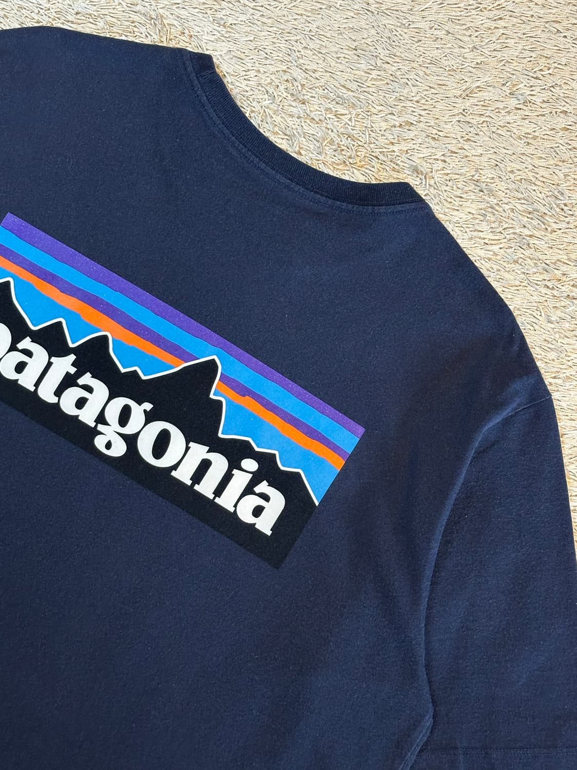 파타고니아 PATAGONIA 백프린팅 반팔 티셔츠 네이비 상품이미지4
