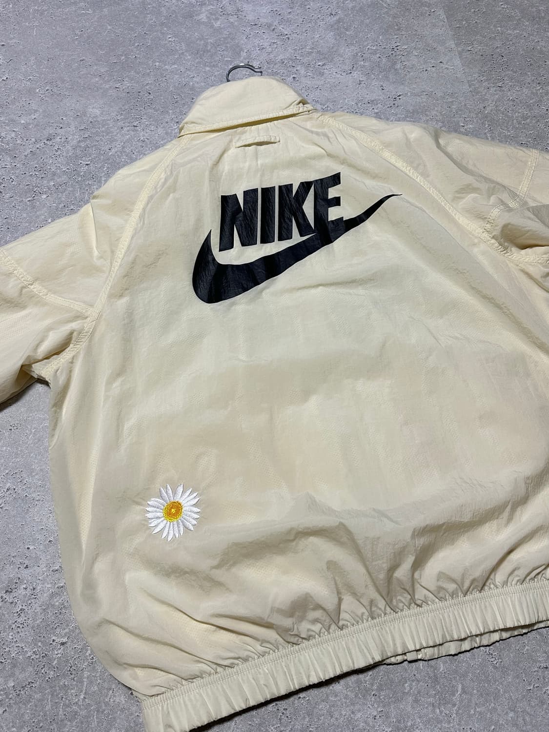 나이키 빅스우시 플라워 아이보리 바람막이 상품이미지4