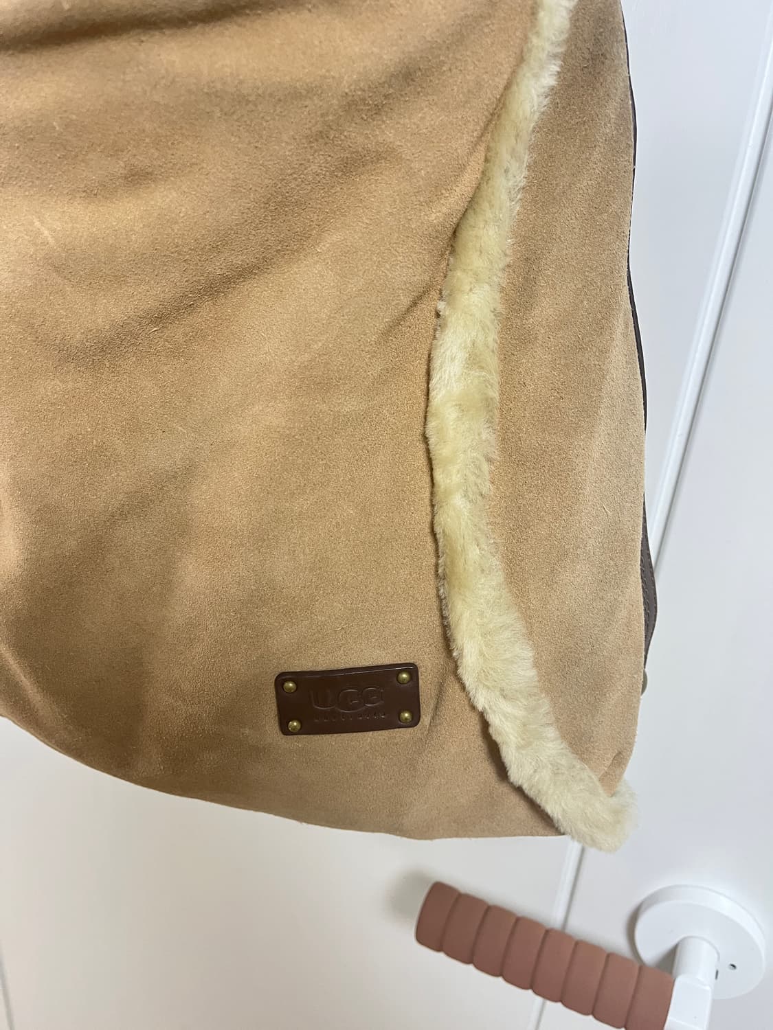 어그 UGG 남여공용 크로스백 가방 상품이미지2