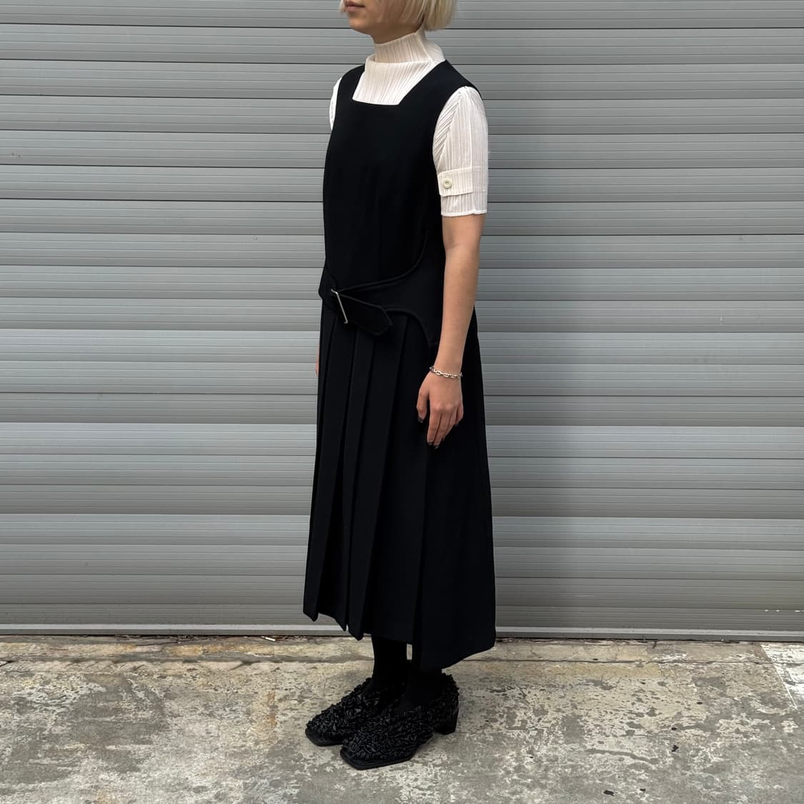 Belted Pleated Black Dress 상품이미지10