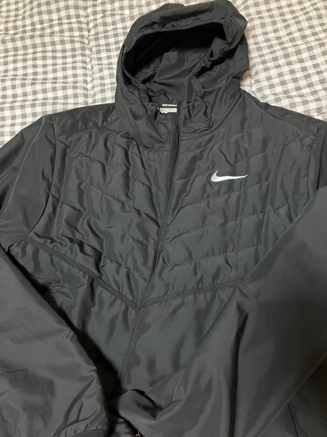 나이키 써마핏 리펠 신세틱 필 러닝 자켓 블랙 상품이미지1