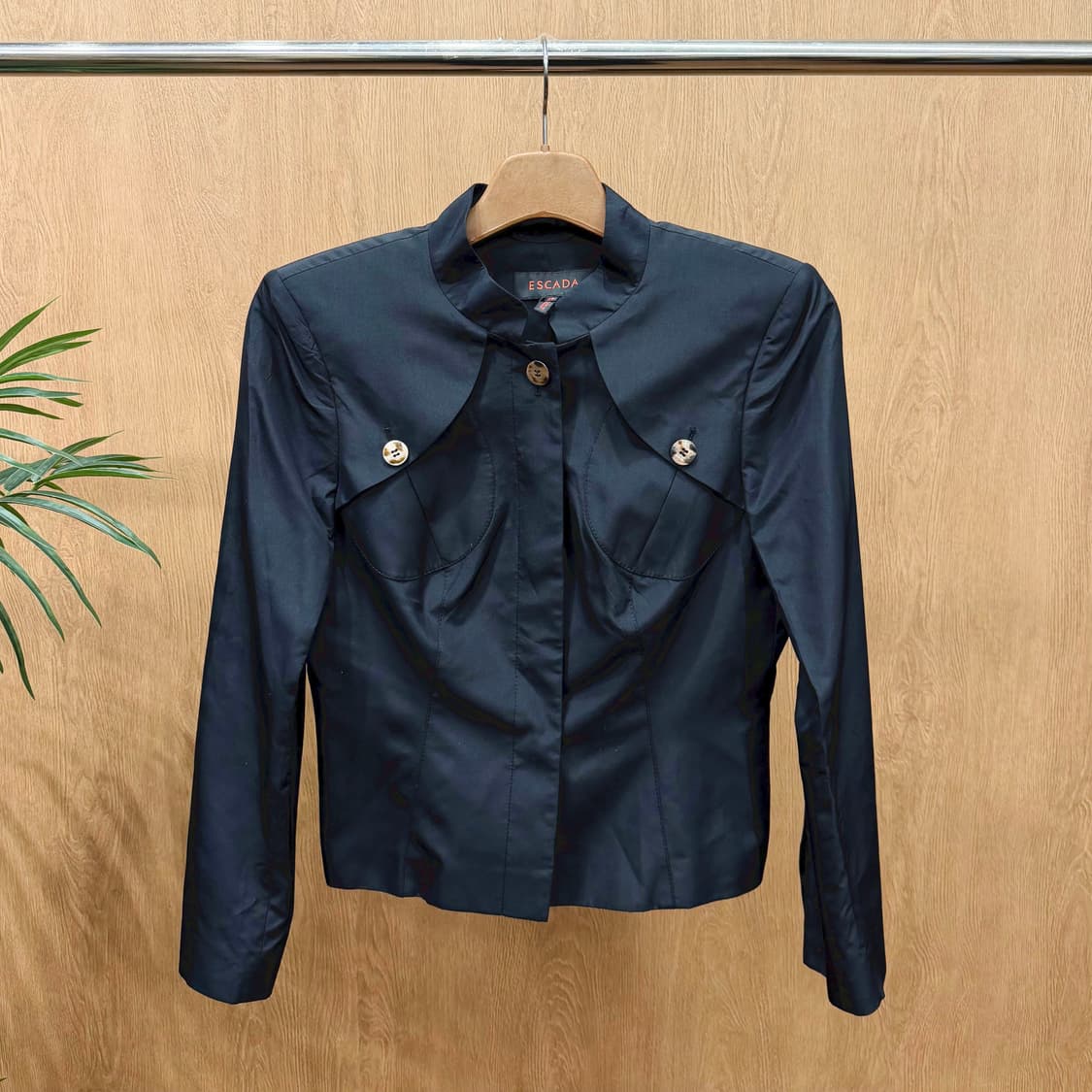 에스카다 자켓 스탠드 카라 볼레로 레이어드 플랩 버튼업 디테일 블랙 상품이미지1