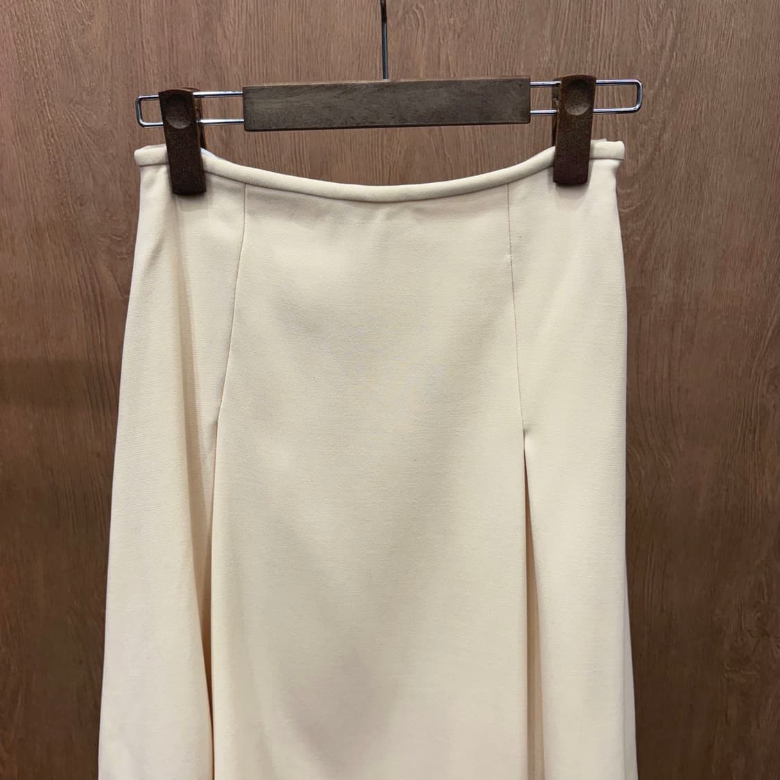 베르사체 A라인 미디 울 스커트 옆면 지퍼 안감 절개선 디테일 아이보리 상품이미지4