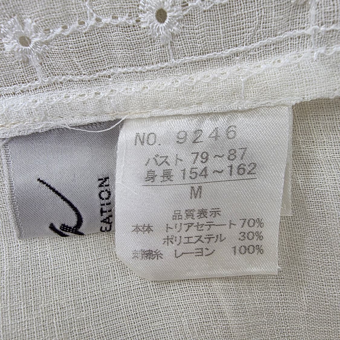 UM 아이보리 플라워 스퀘어넥 자수 블라우스 상품이미지10