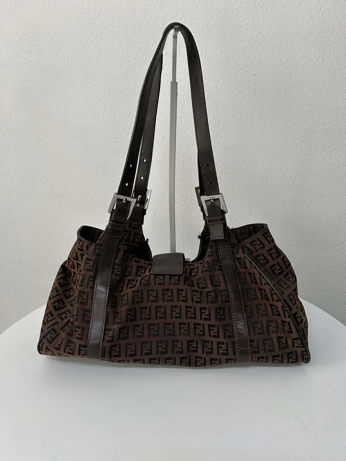 펜디 주카 FF 버클 호보백 숄더 겸 토트 상품이미지4