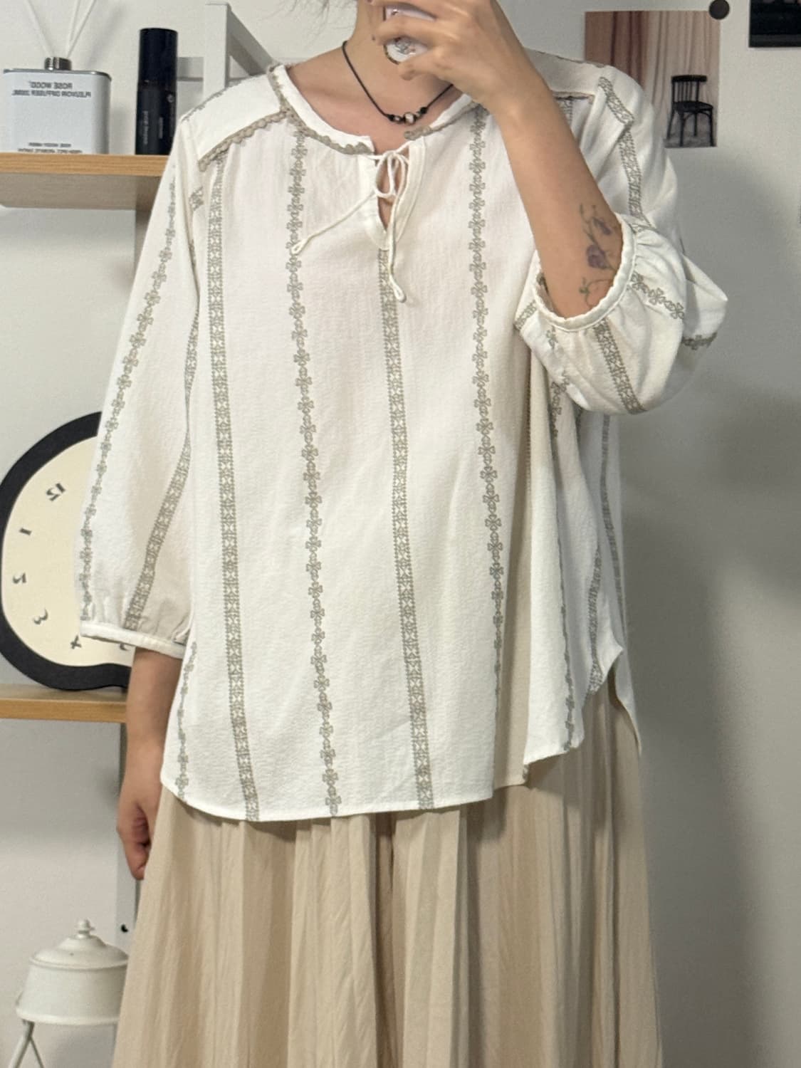 white cream top 거품 크림 블라우스 상품이미지2