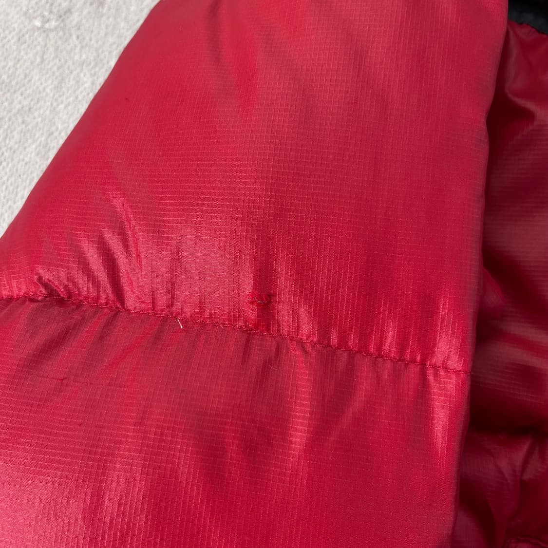 100 노스페이스 1996 눕시 체리 레드 700 패딩 상품이미지4