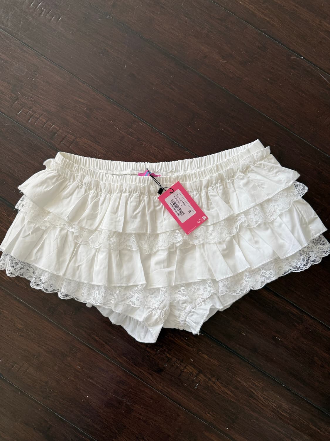 [Edikted] 레이스 러플 쇼츠 반바지 치마바지_미개봉 새상품 상품이미지3