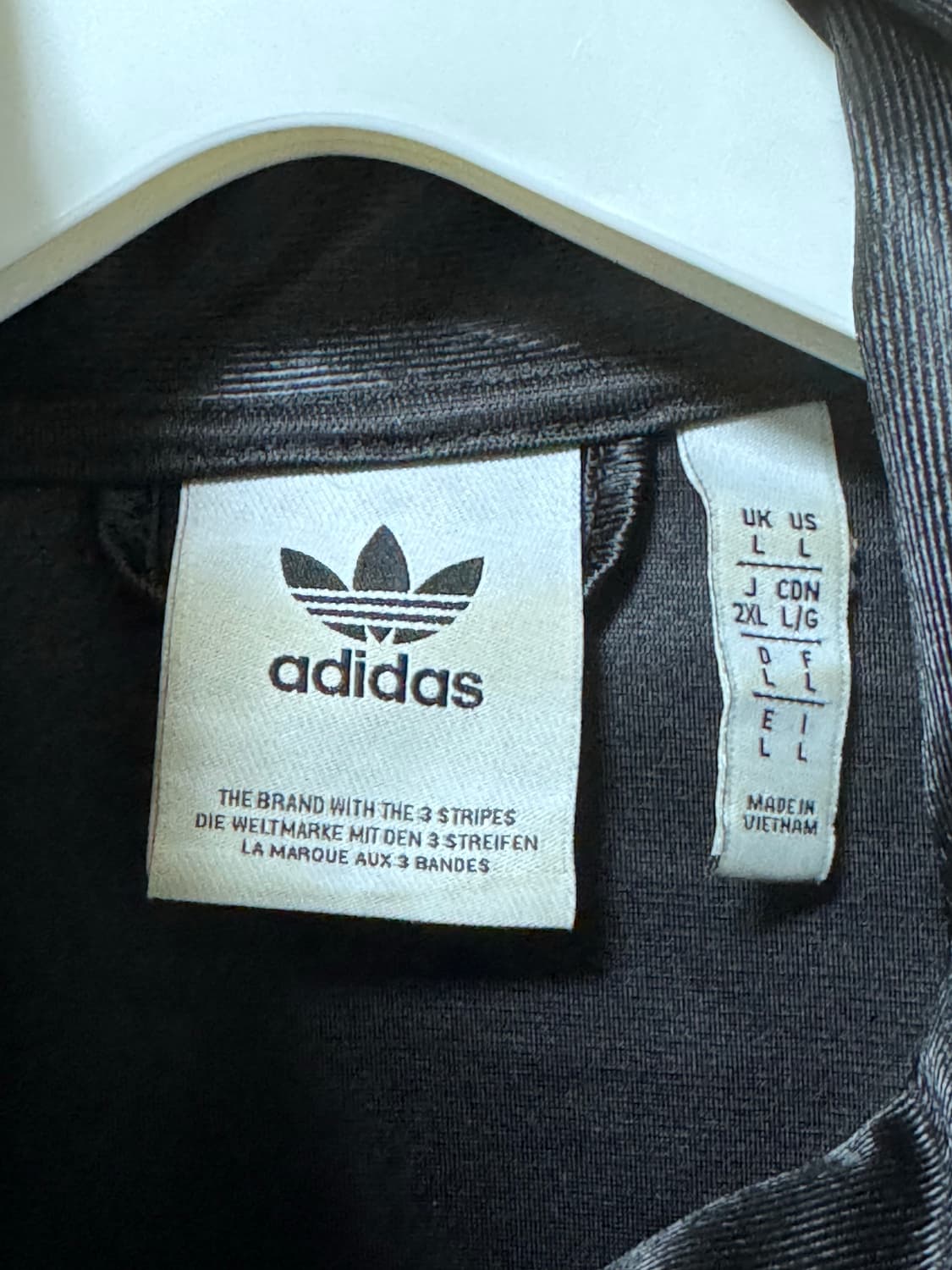 착샷 o) 아디다스 져지 IT7449 L 사이즈 팝니다 상품이미지3