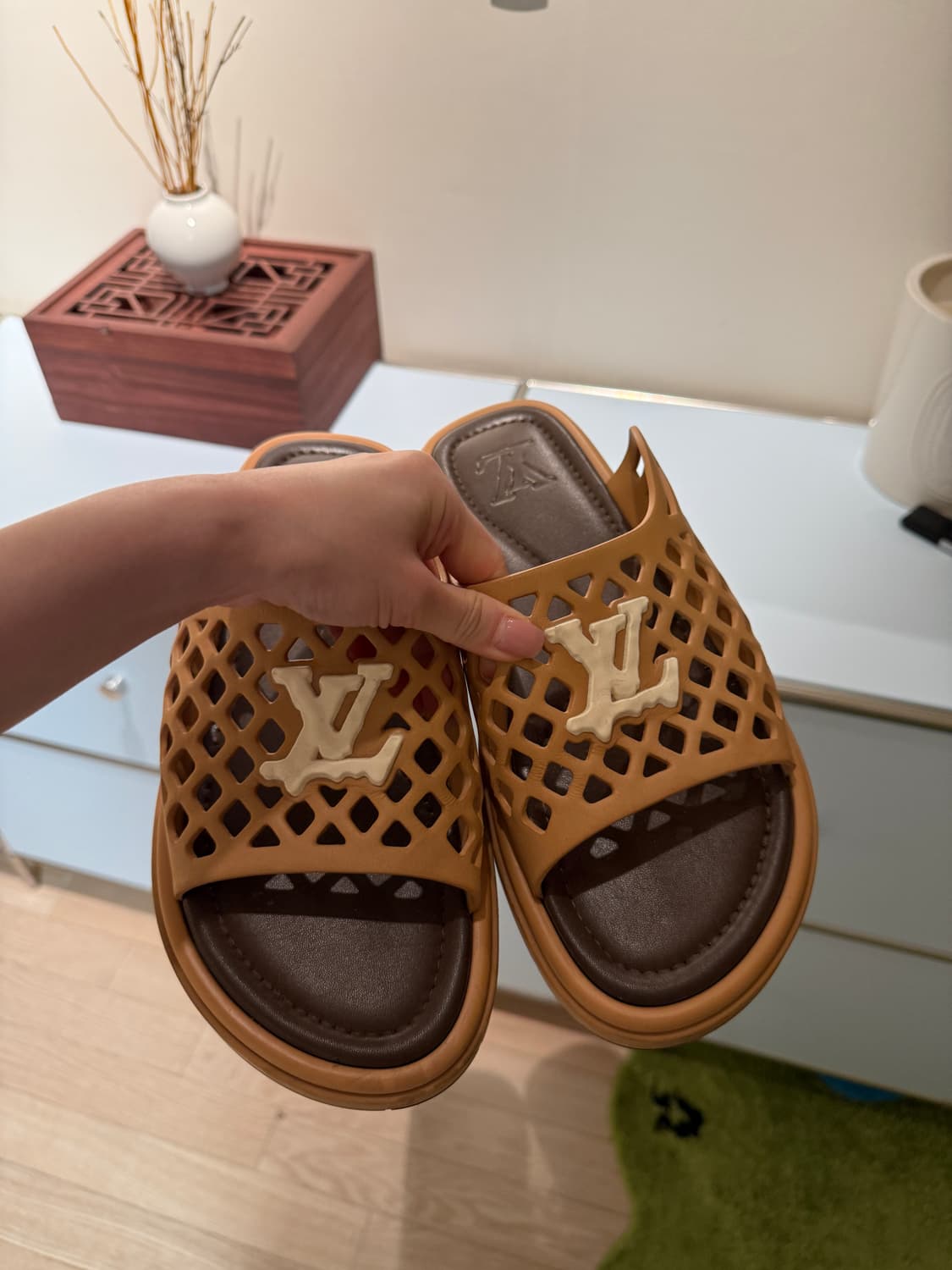 루이비통 와플 뮬 슬리퍼 270 상품이미지1