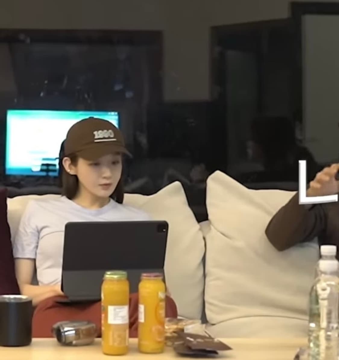 아비에무아 Avie muah 1990 브라운 강민경 모자 상품이미지4