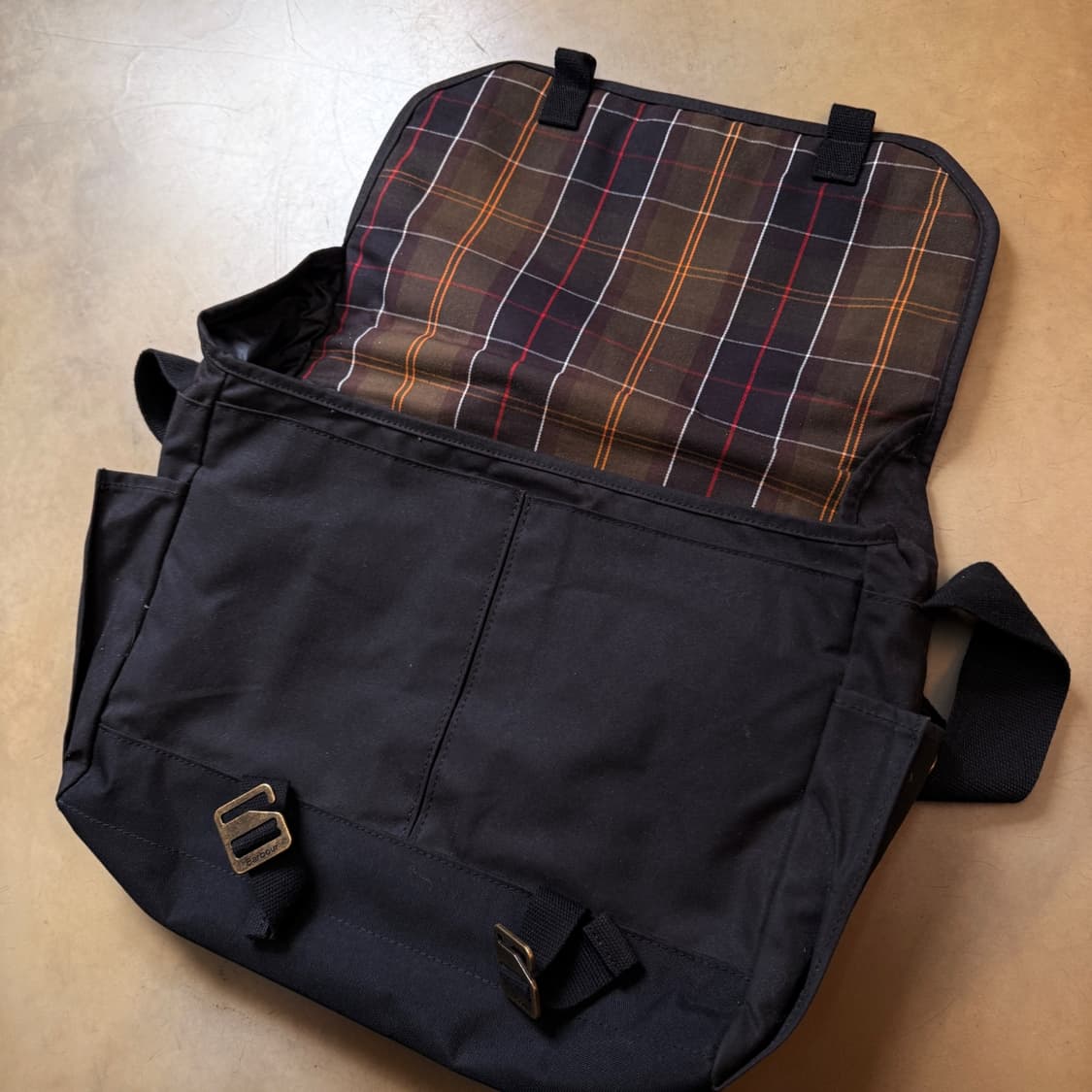 바버 에센셜 왁스 메신저 백 블랙 상품이미지4