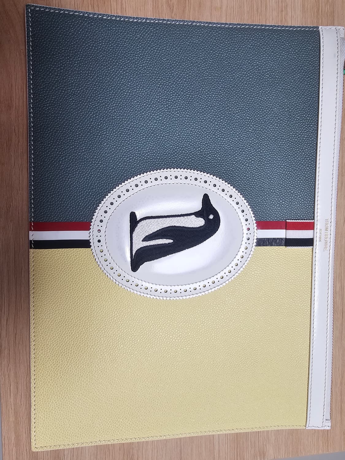 톰브라운 도큐먼트 펭귄 레더 클러치(라지/정품) 상품이미지2