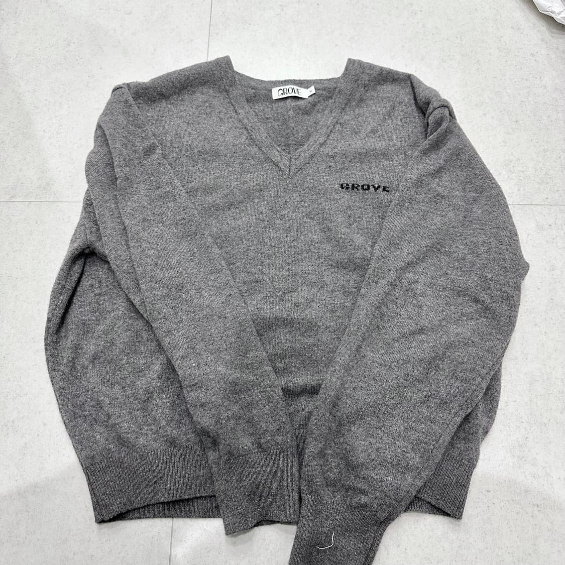 그로브스토어 그로브 브이넥 니트 차콜 상품이미지2
