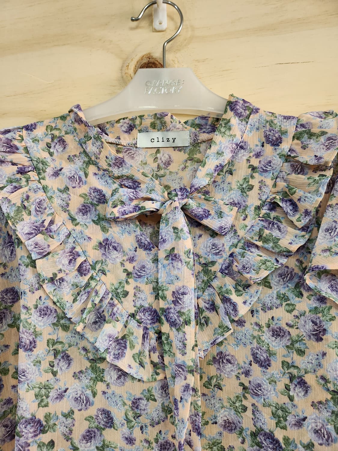 1075)clizy 플라워 프릴 쉬폰 블라우스 상품이미지4