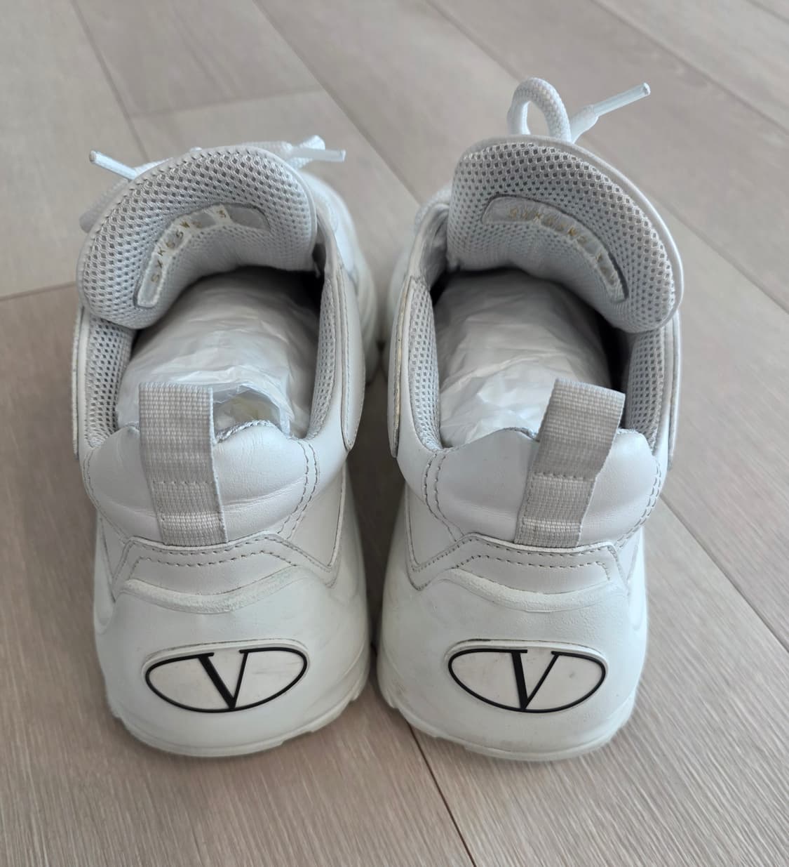 발렌티노 송아지가죽 검보이 스니커즈 화이트  상품이미지4