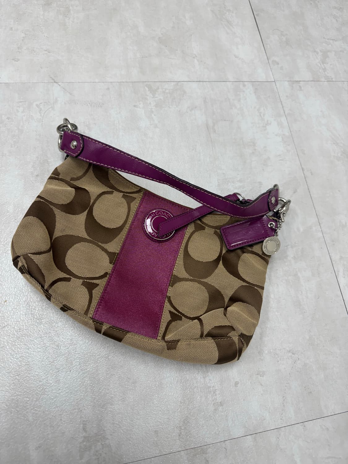 •Coach 캔버스 시그니처 호보백 상품이미지9