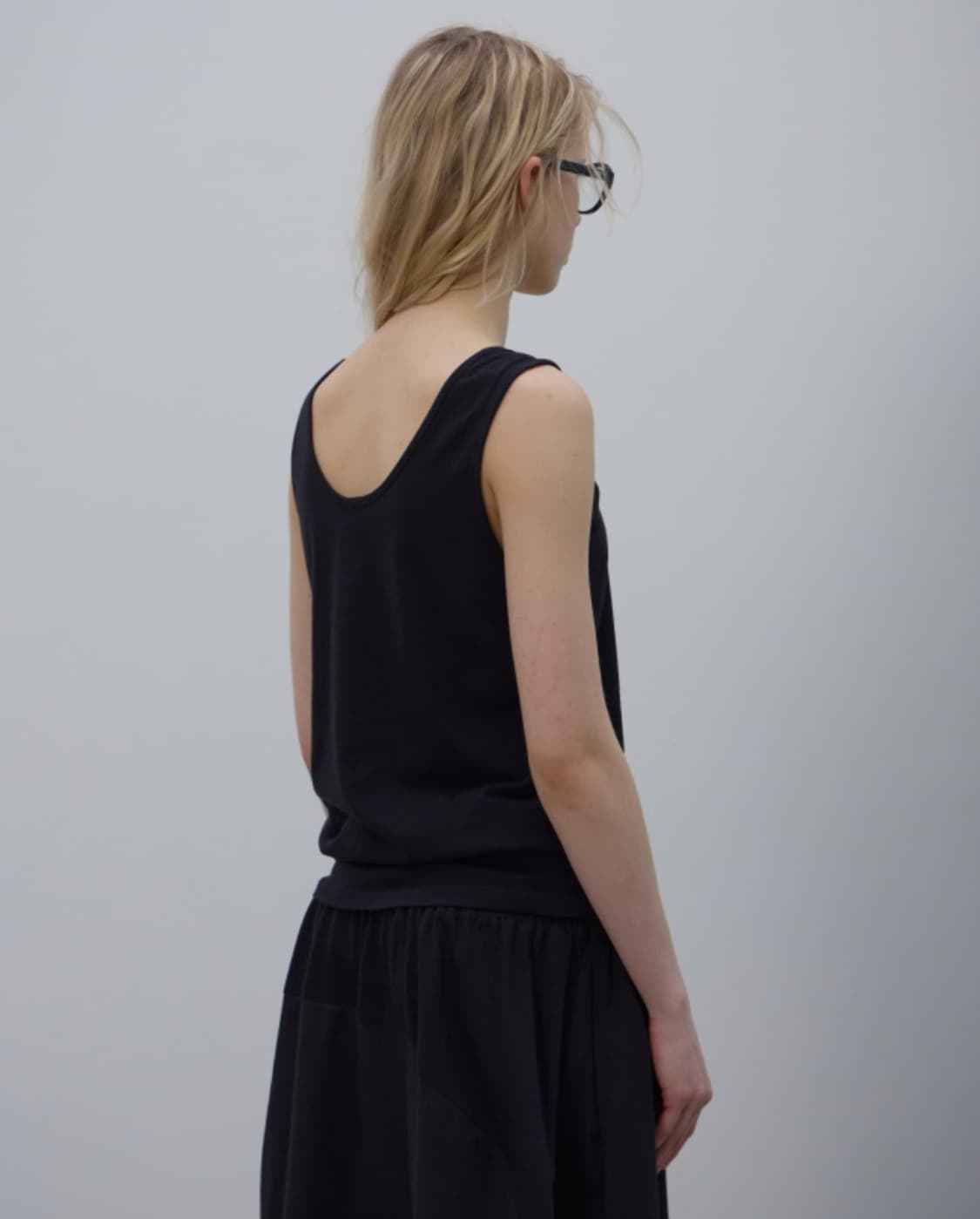 Lcdc SHAPED HEM TANK TOP 슬리브리스 나시 엘씨디씨 상품이미지2