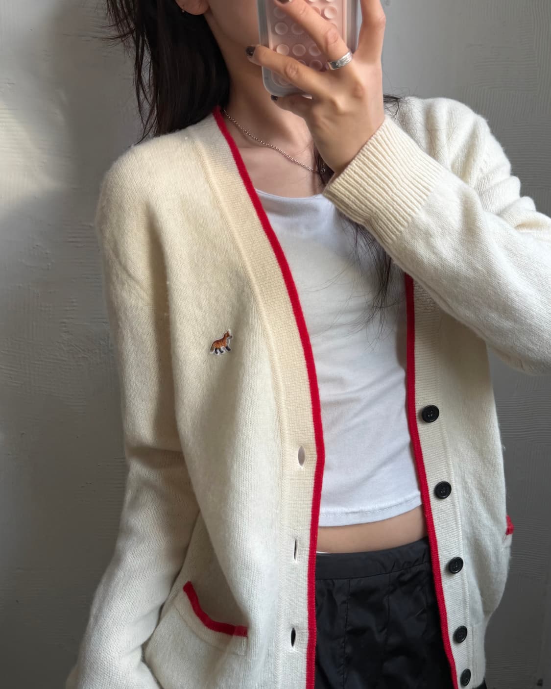 Maison Kitsune 메종키츠네 폭스패치 아이보리 브이넥 가디건 상품이미지3