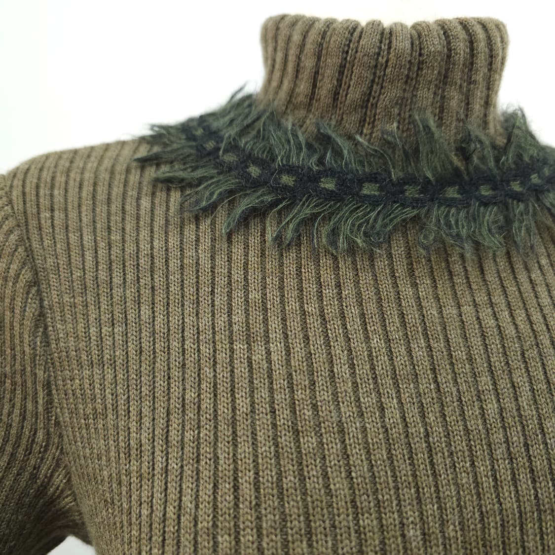 카키 울 실크혼방 골지니트 플레어 원피스 상품이미지6