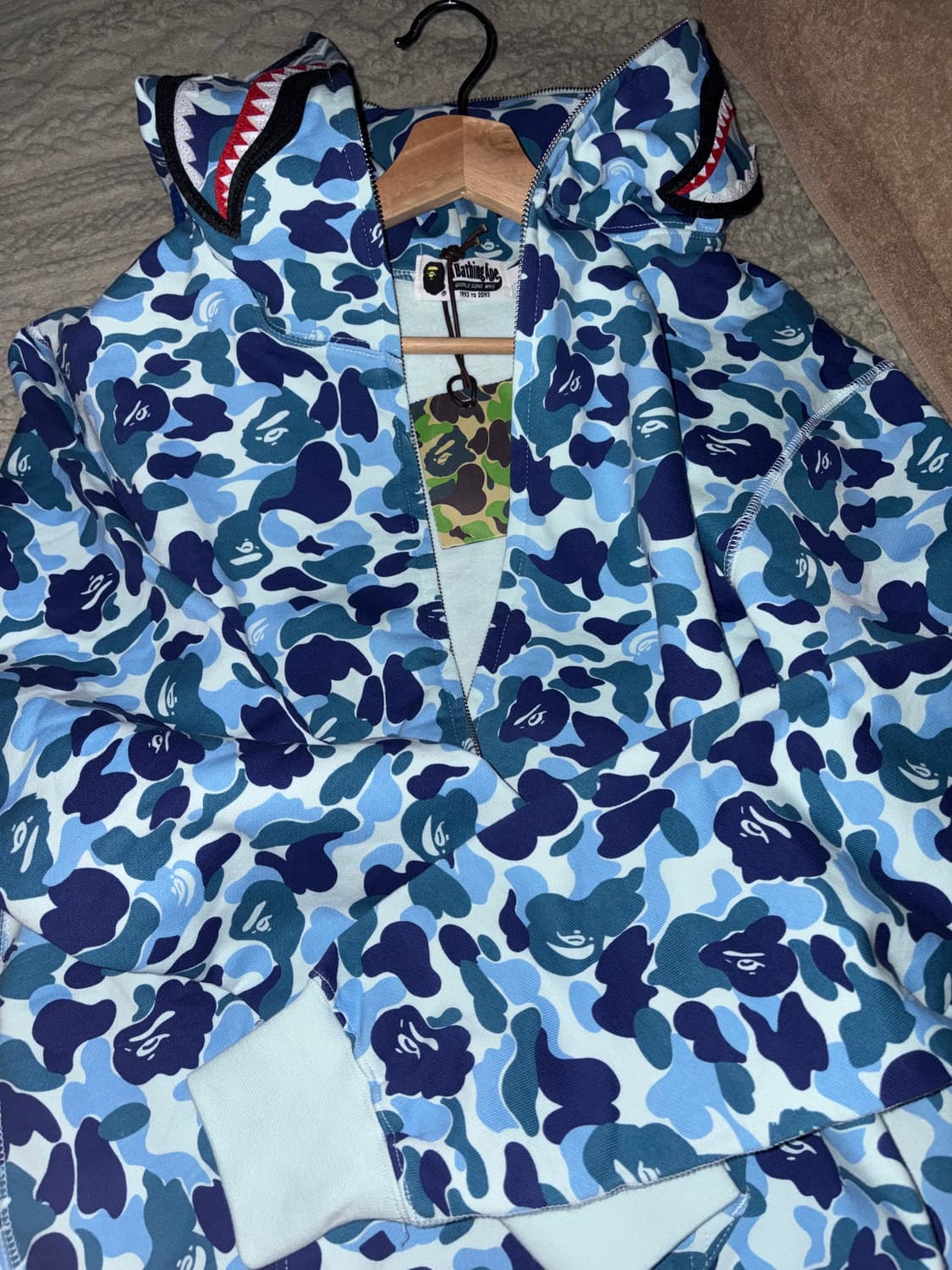 (새상품)베이프 샤크후드 상품이미지1