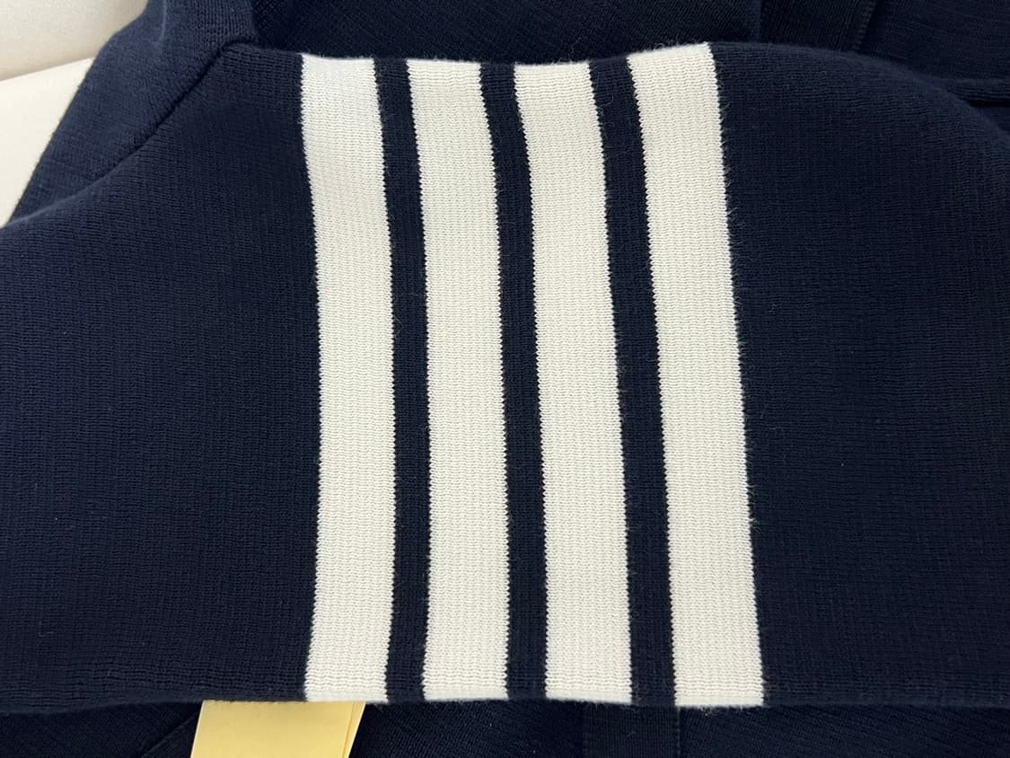 [정품] 신형, 새상품급 / 3 톰브라운 밀라노스티치 사선 가디건 상품이미지4