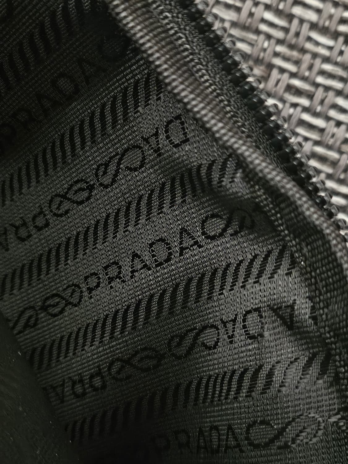 프라다 3지퍼 크로스백 미니백 파우치 상품이미지2