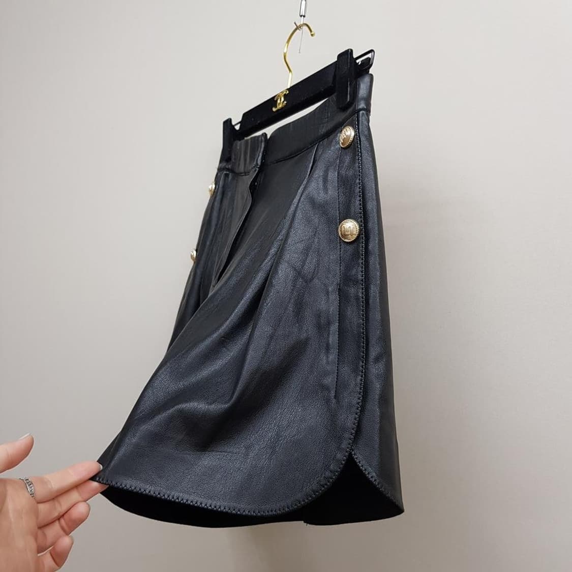 한섬 마인 MINE 2022 레더  골드 버튼 쇼츠 61-90사이즈 상품이미지4