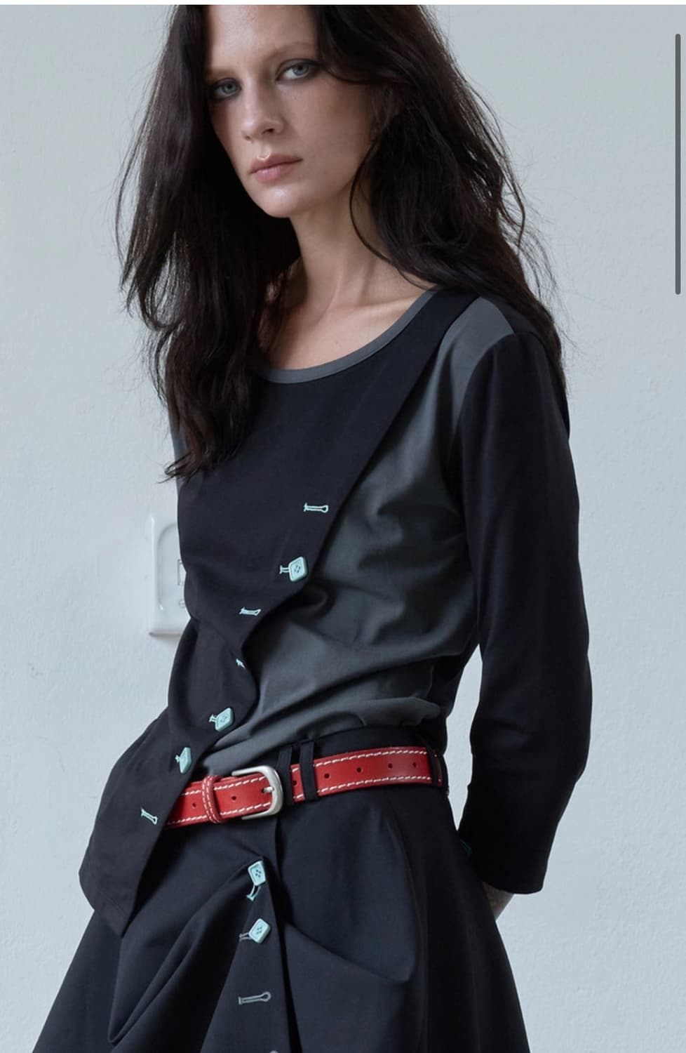 헤레틱 버튼 크로스 티셔츠 블랙 상품이미지1