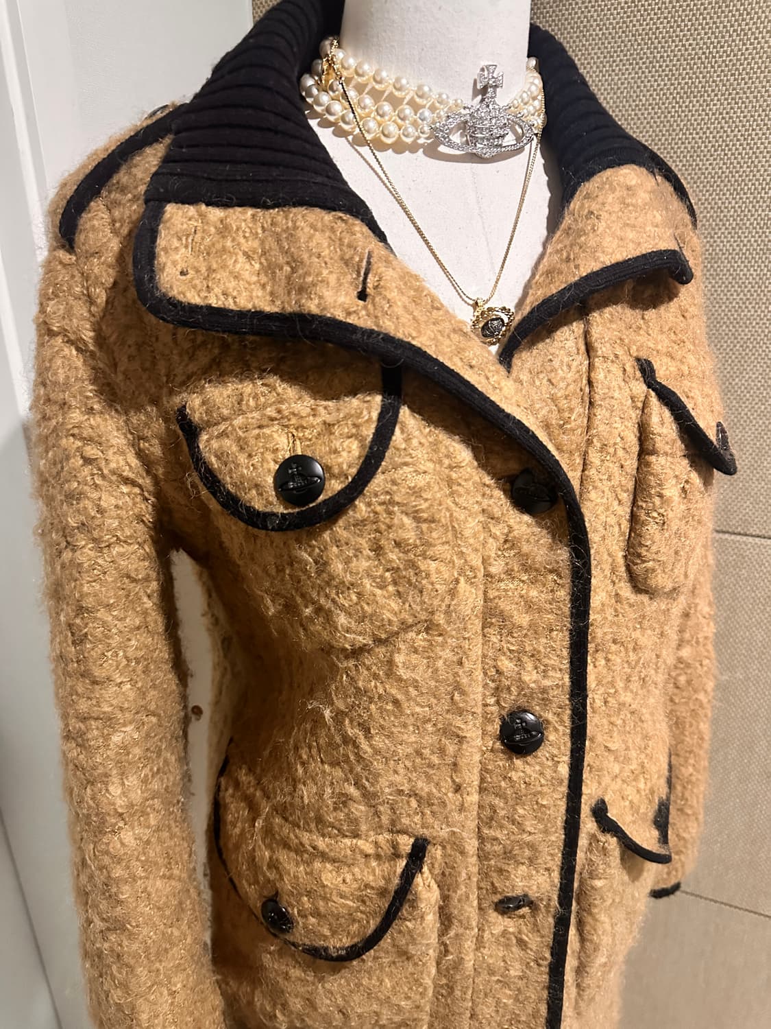 비비안웨스트우드 누빔 부클 orb로고 코트 상품이미지2