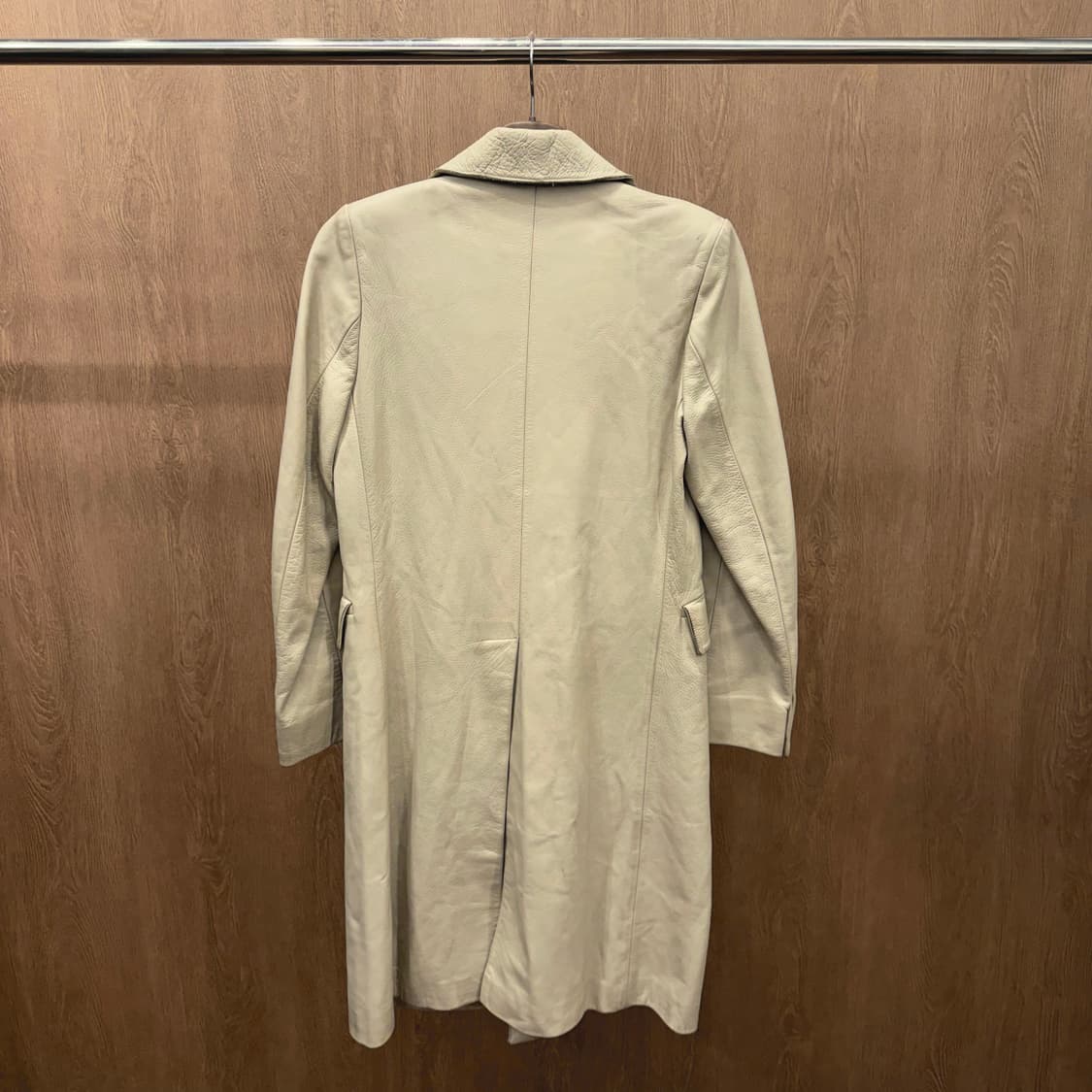 아페쎄 레더 롱 코트 더블 브레스트 와이드 라펠 디테일 레귤러핏 베이지 상품이미지3