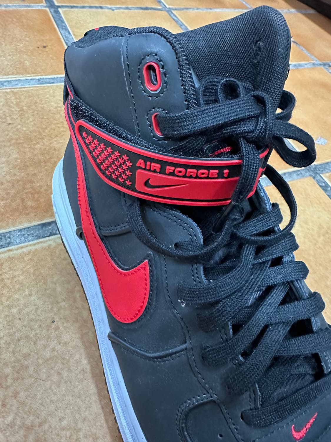 나이키 에어포스 1 부트 블랙 레드 300 사이즈 상품이미지2