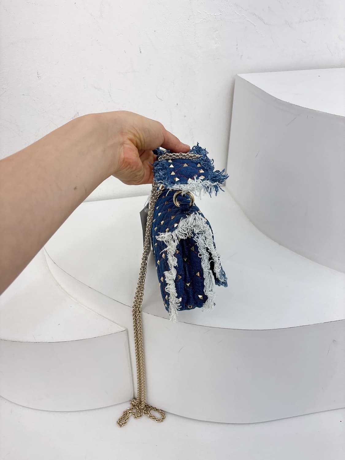 발렌티노 락스터드 캔디 데님 크로스백 상품이미지2