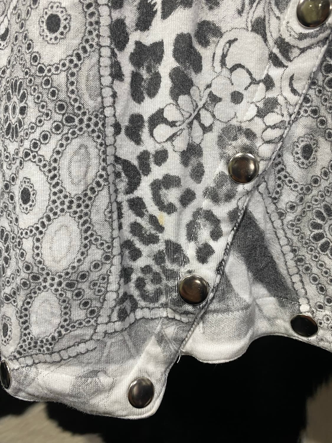 Impulse 오리엔탈 리벳 디테일 브이넥 롱슬리브 상품이미지5