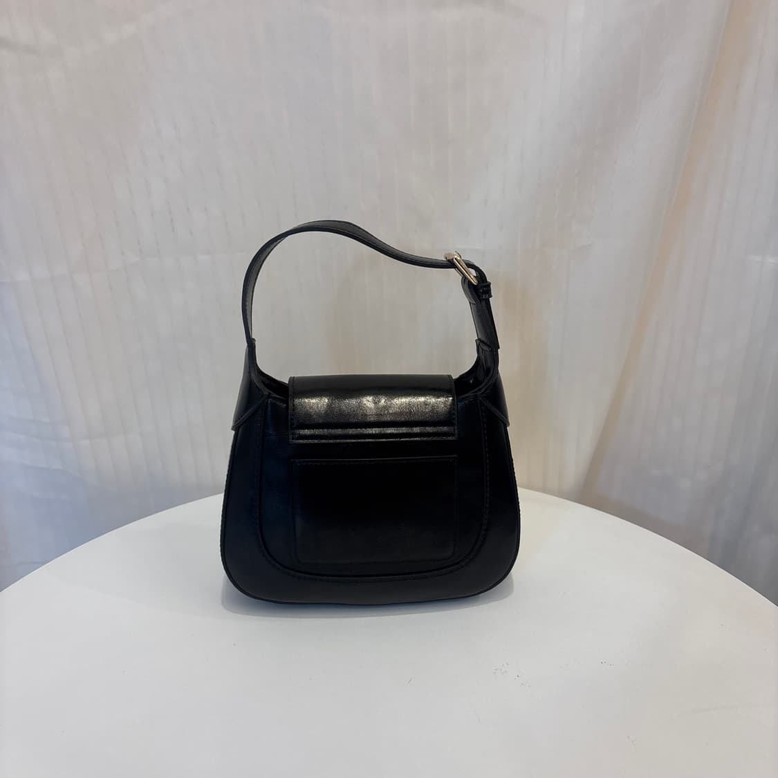 정품 Ovhee 오브히 보떼 크링클드 미니백     상품이미지4