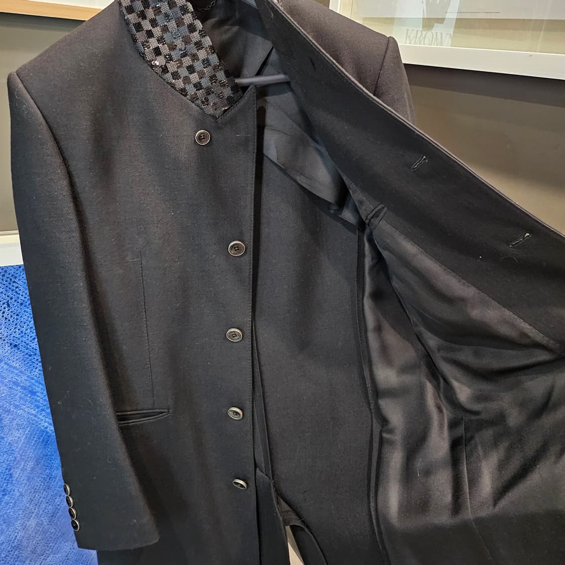 루이비통 퍼렐 엠브로이더드 스탠딩 칼라 싱글 브레스티드 신상 코트 상품이미지7