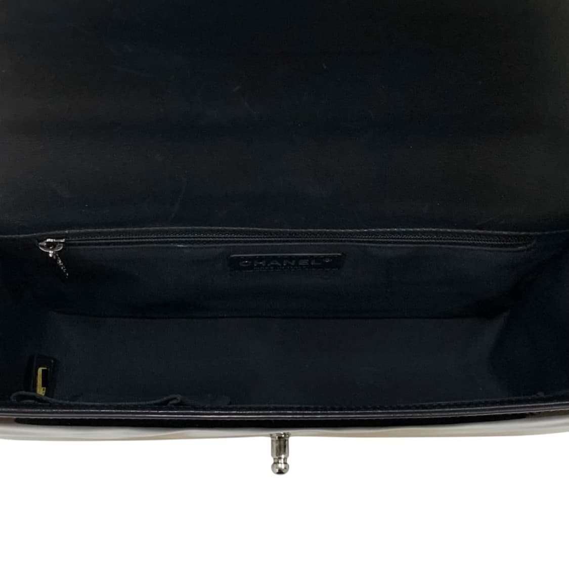 샤넬 보이백 라지 플랩백 CC 은장 페이던트 레더 상품이미지8