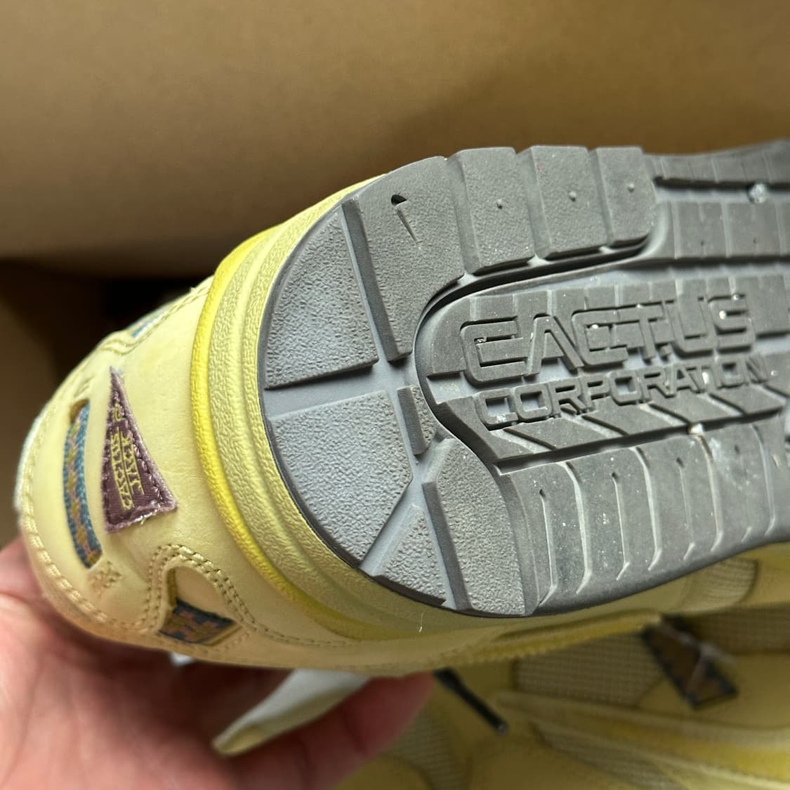 트레비스 스캇 에어맥스 1 캑터스 골드 상품이미지7