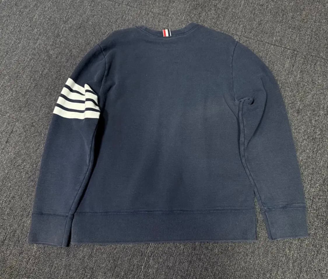 [정품] 톰브라운 사선 완장 네이비 맨투맨 XL 상품이미지2