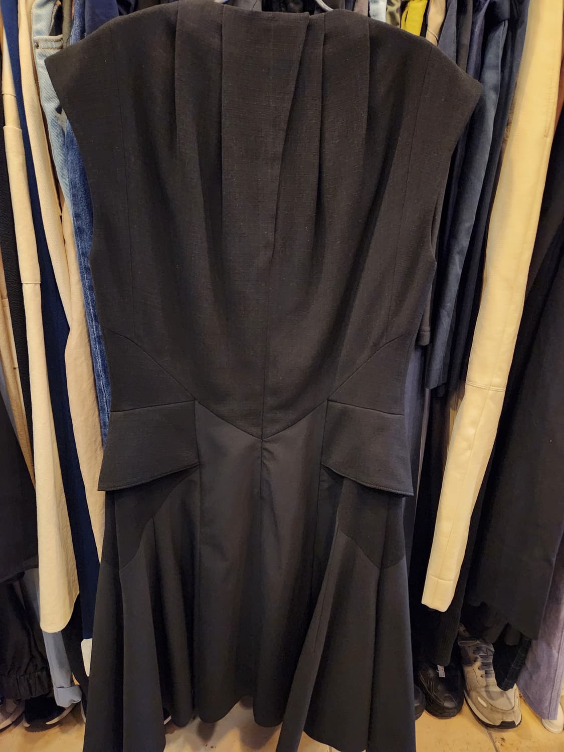 TIME 블랙 민소매 플레어 원피스 상품이미지6