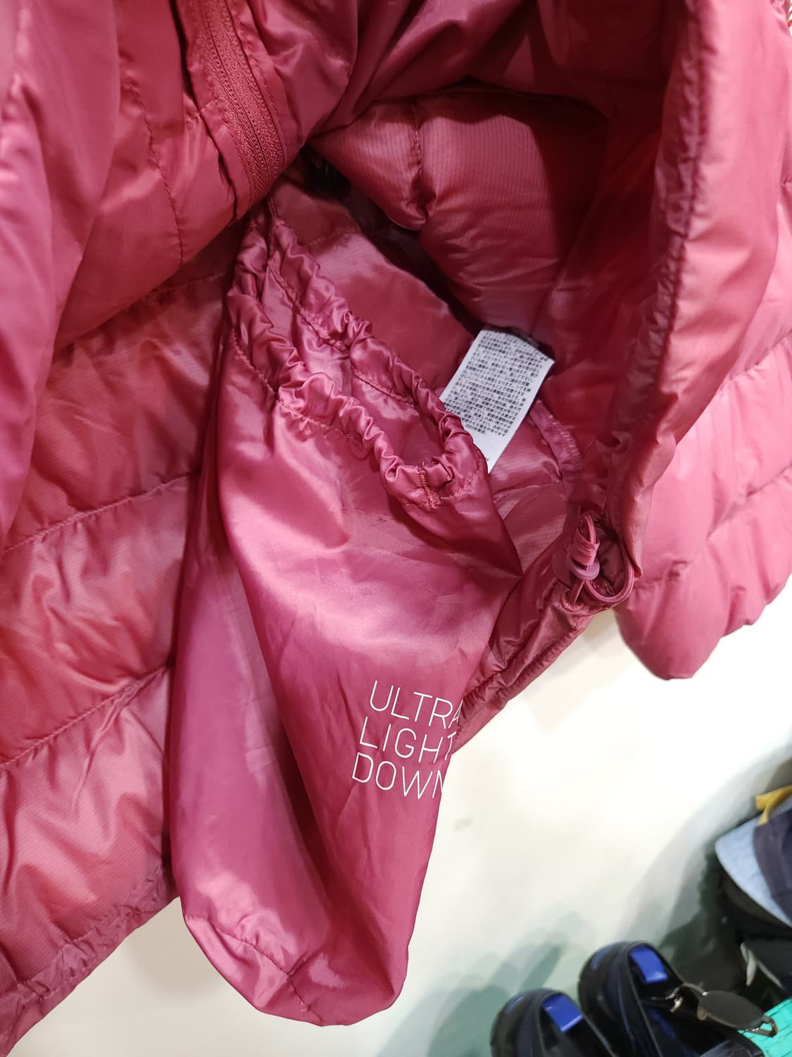 유니클로 핑크 울트라 라이트 다운

 상품이미지5