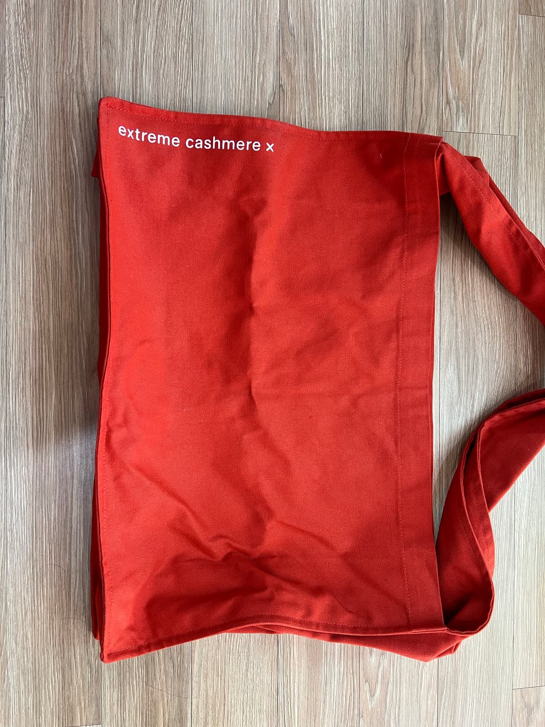 extreme cashmere 팝업가방 상품이미지1